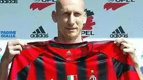 国米中场精准拦截，塔雷米射门被门将化解